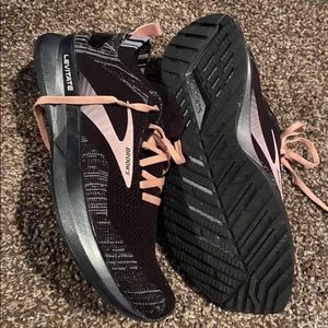 Women’s Brooks Levitate 4 running shoes. New.